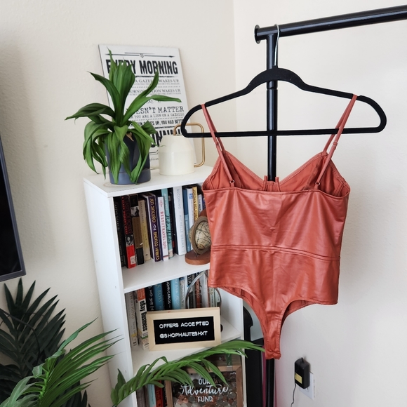 Honey Punch Corset Bustier Style Bodysuit - Picture 4 of 4